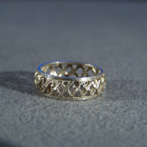 Vintage sterling silver fancy Etched scrolled Woven Eternity Style Stacker Design  Wedding band Ring, Size 5.5        **RL