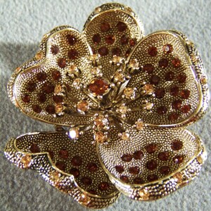Vintage Yellow Gold  Tone  Multi  Round Rhinestone huge Dimensional Flower pin brooch          W