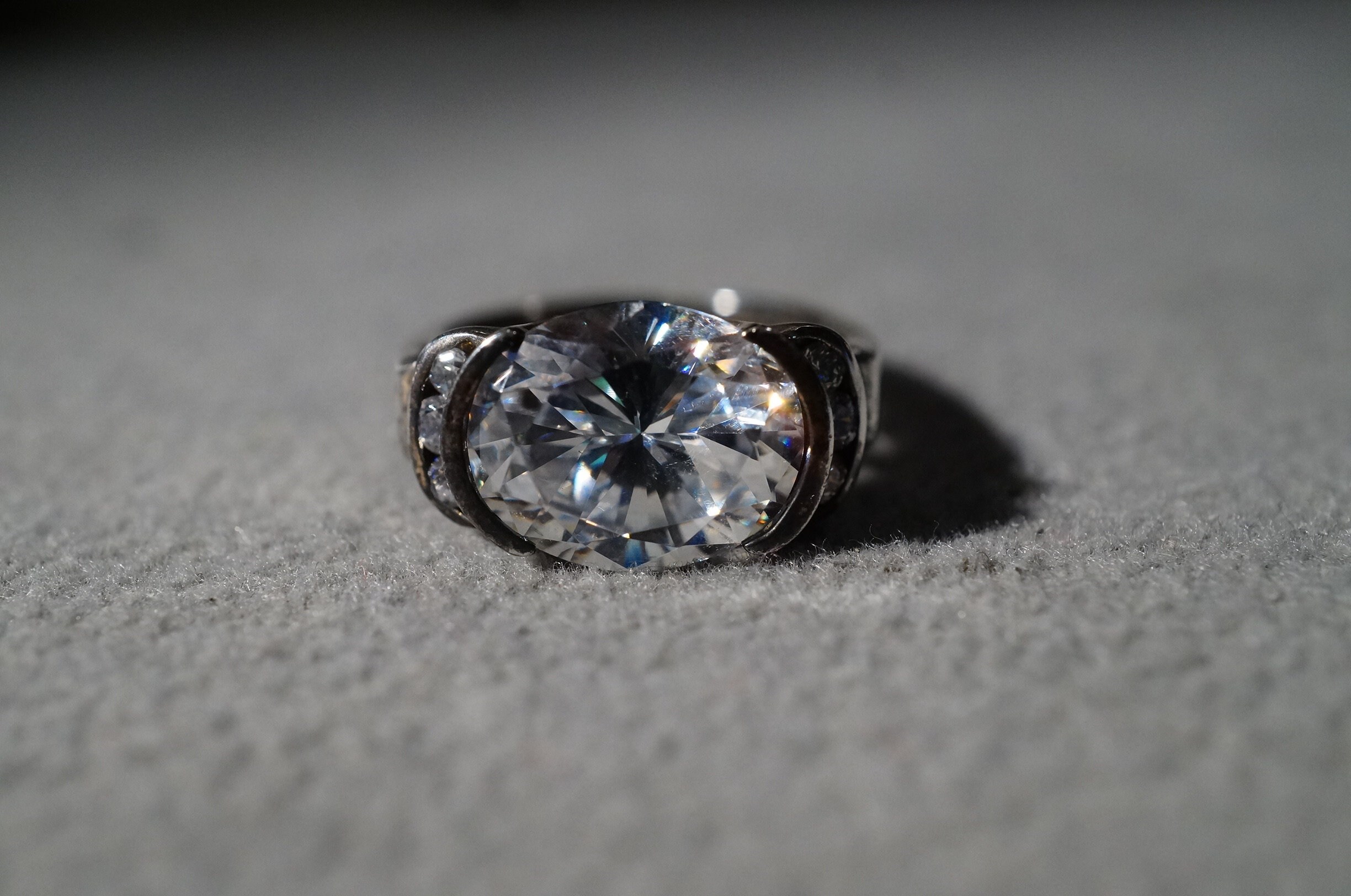 Vintage Sterling Silver Band Ring 7 Round Oval Bezel Set