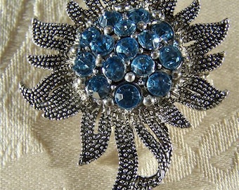 Vintage Silver Tone Multi Round Blue Topaz Colored