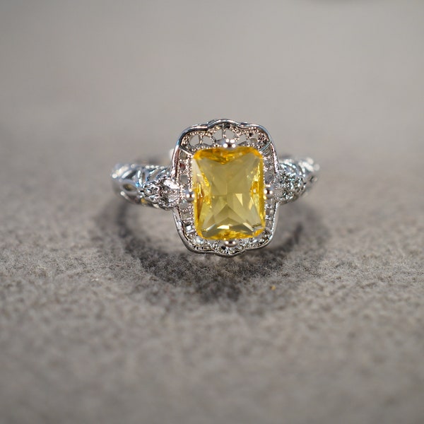 Vintage Silver Tone Band Ring Bold Rectangle Prong Set Faceted Stone Golden Citrine Color Glass Stone Filigree Single Stone Setting, Size 7