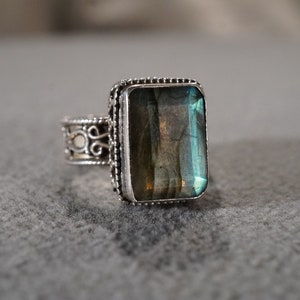 Vintage Sterling Silver Eternity Band Ring Rectangle Bezel Set Labradorite Fancy Scrolled Etched Filigree Victorian Style, Size 8.5