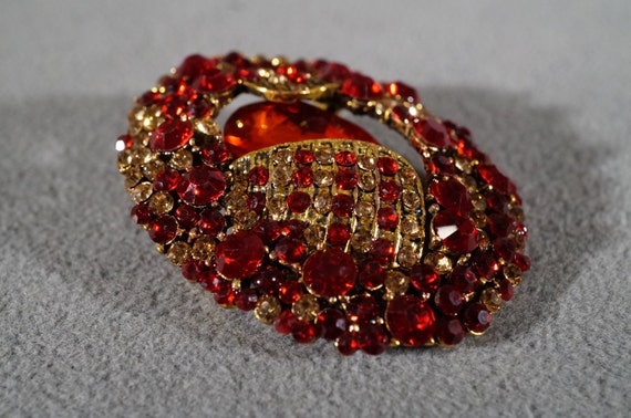 Vintage Brooch with ruby red Oval Rhinestone