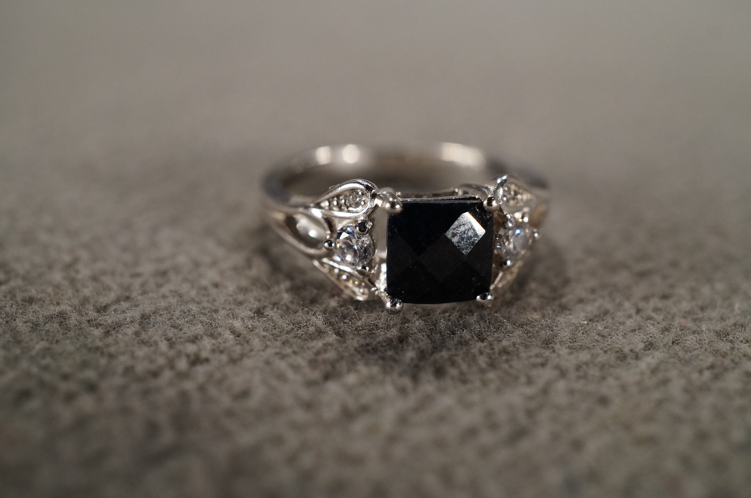 Vintage Sterling Silver Band Ring 3 Square Round Prong Set