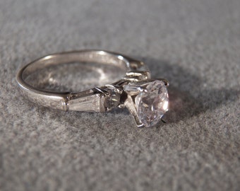 【関税込み】Vasiliki シルバー Dapperling リング Vintage Sterling Silver 3 Round 2 Baguette Cubic Zirconia