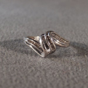 Vintage Sterling Silver 12 Round Diamond Fancy Raised Swirled Band Ring, Size 7         **RL