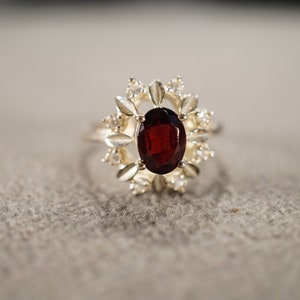 Vintage Wedding Band Stacker Design Ring Sterling Silver 9 Round Oval Prong Set Garnet Diamond Cluster Multi Stone Halo Setting, Size 7.5