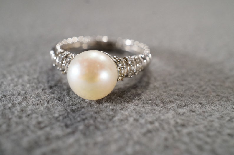 Vintage Sterling Silver Band Ring 19 Round Pear Prong Set Cultured Pearl Diamond Raised Relief Ribbed Design Setting Art Deco Style Size 7