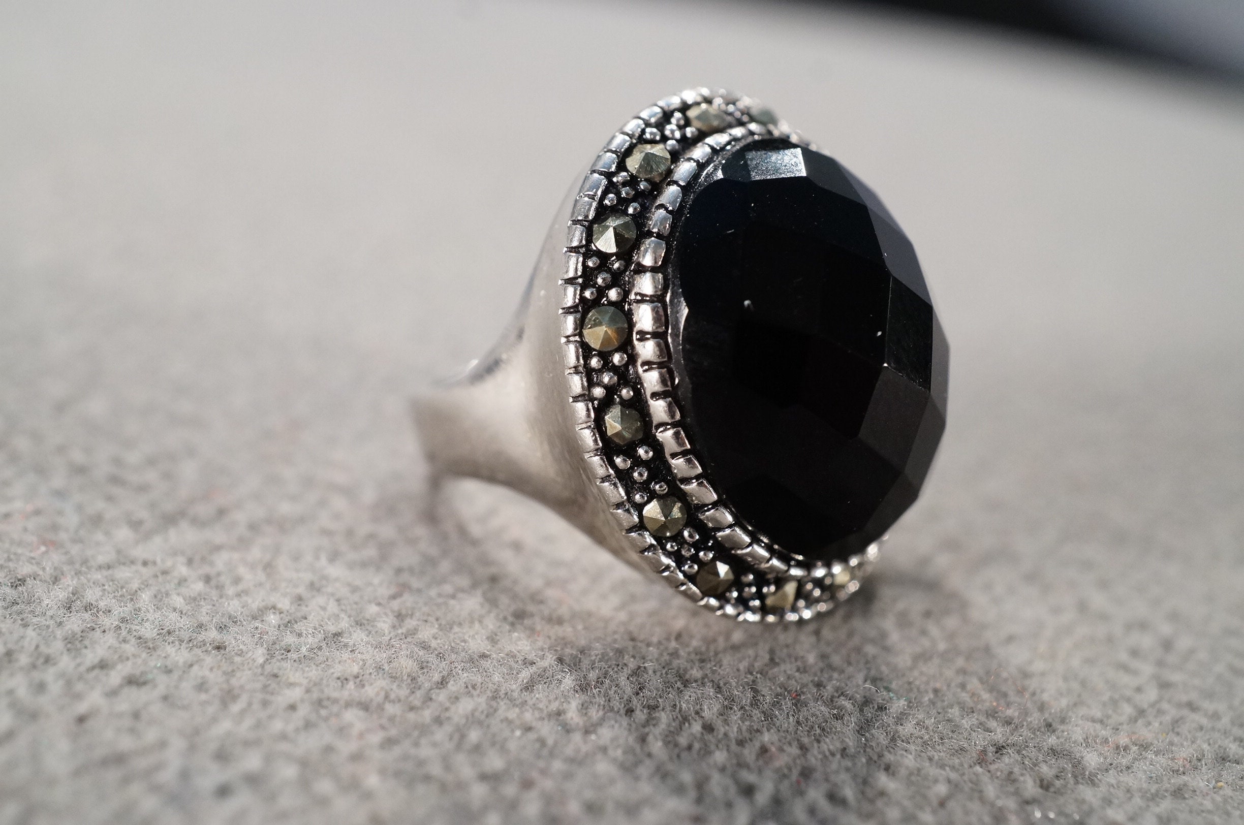 人気定番の Sterling Vintage Silver Faceted Set Bezel Oval Ring Band アクセサリー