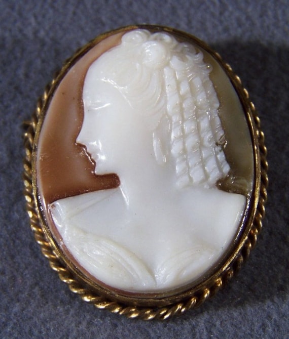Vintage 12 K Yellow Gold Filled Fancy Raised Relief Etched Carved Cameo Pin Brooch    **RL