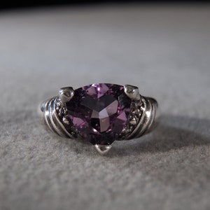 Vintage estilo art deco plata esterlina billones africano Amethyst elegante anillo de la venda acanalado, tamaño 6