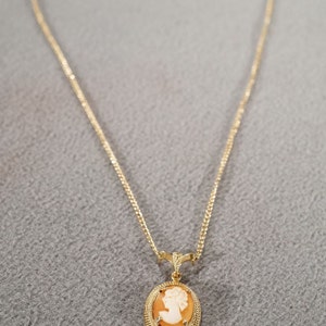Vintage 14 K Yellow Gold Filled Oval Carved Female Figural Cameo Scrolled Etched Victorian Style Pendant Charm Necklace Chain  #189     **RL