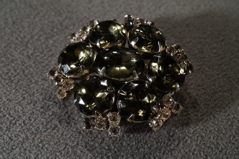 Vintage Silver Tone Pin Brooch 31 Prong Set Round Oval Glass Rhinestone Regal Round Setting Art Deco Style #2580