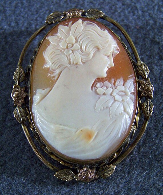 Vintage 12 K Yellow Gold Filled Fancy Raised Relief Etched Carved Cameo Pin Brooch **RL