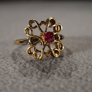 Vintage Sterling Silver Yellow Gold Overlay Band Ring Round Prong Set Ruby Fancy Scrolled Filigree Design Setting Victorian Style, Size 8