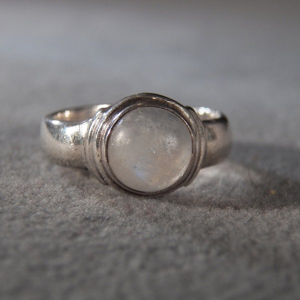 Vintage Sterling Silber Runde Mondstein Lust Bezel Set Band Ring, Gr&ouml;&szlig;e 9