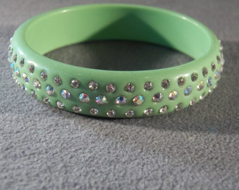 Vintage Green Lucite Multi Round Aurora Borealis Domed Wide Retro Style Bangle Bracelet