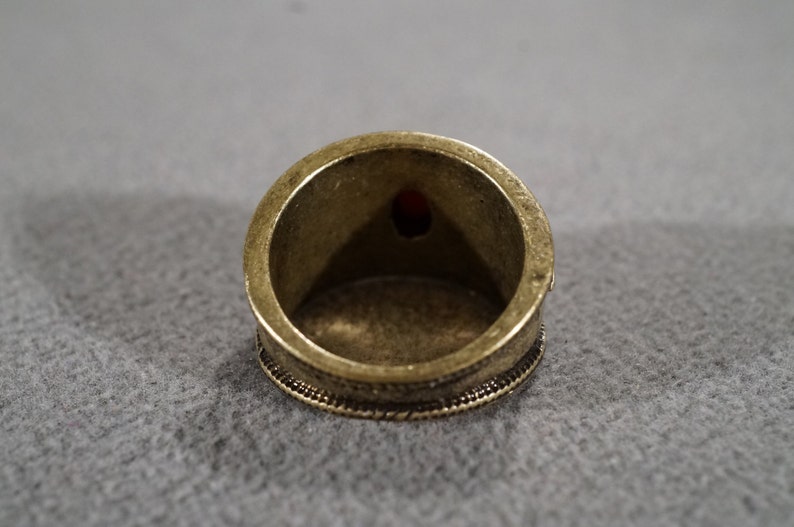 Vintage Band Ring Yellow Gold tone Oval Faux Carnelian Fancy Raised Relief Cigar Band Style Wedding Stacker Design Size 9