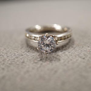 Vintage Wedding Band Stacker Design Ring Sterling Silver Multi Round Prong Bezel Set Cubic Zirconia Cluster Multi Stone Setting, Size 8
