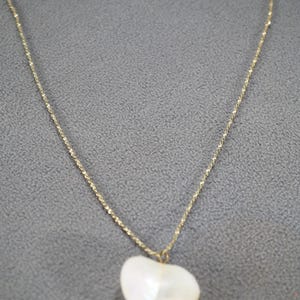 Vintage Pendant Charm Necklace Chain 14 K Yellow Gold Filled Mother Of Pearl Puffed Heart Woven Link Classic Collectable     #435