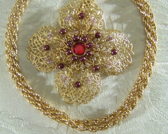 Vintage Yellow Gold Tone  Art Deco Styl Ruby Red Rhinestone Faux Pearl Fancy Filigree Pendant Charm Necklace Chain