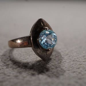 Vintage Sterling Silver Band Ring Round Prong Set Blue Topaz, Size 6