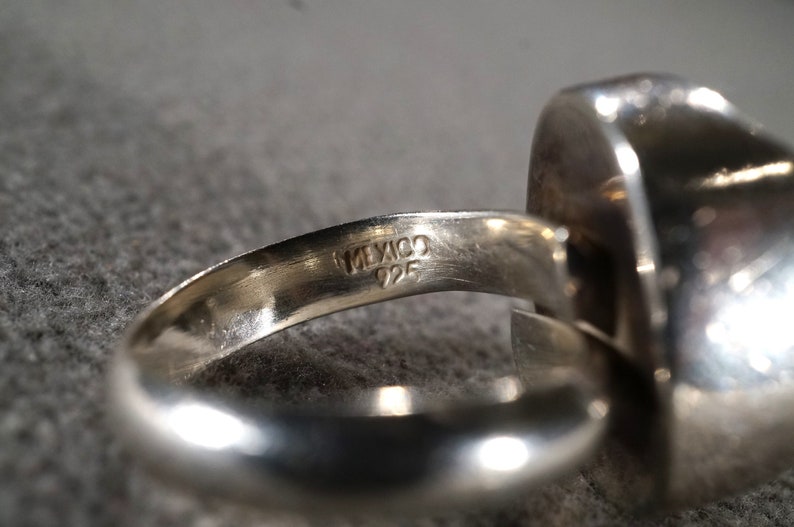 Vintage Sterling Silver Band Ring Oval Bezel Set Smokey Quartz Smooth sleek Design Setting Art Deco Style Size 7