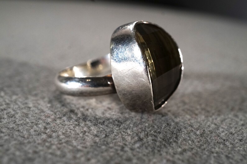 Vintage Sterling Silver Band Ring Oval Bezel Set Smokey Quartz Smooth sleek Design Setting Art Deco Style Size 7