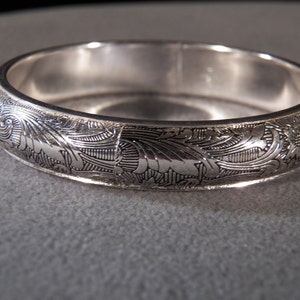 Vintage Silver Tone Victorian Style Fancy Scrolled Etched Eternity Bangle Bracelet