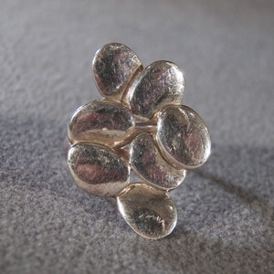 Vintage Sterling Silver  Fancy  Raised Relief  7 Oval Shaped Wide Cigar Style Band Ring, Size 8