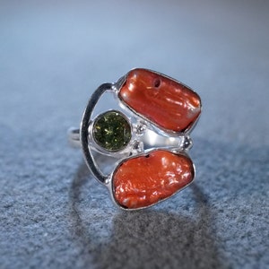 Vintage Sterling Silver  2 Rectangle Shaped Cultured Pearl Round Peridot Fancy  Band Ring, Size 7