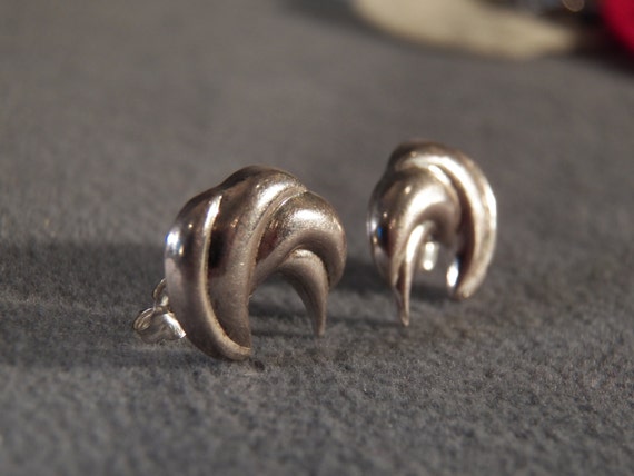 vintage sterling silver post style earrings in a … - image 2