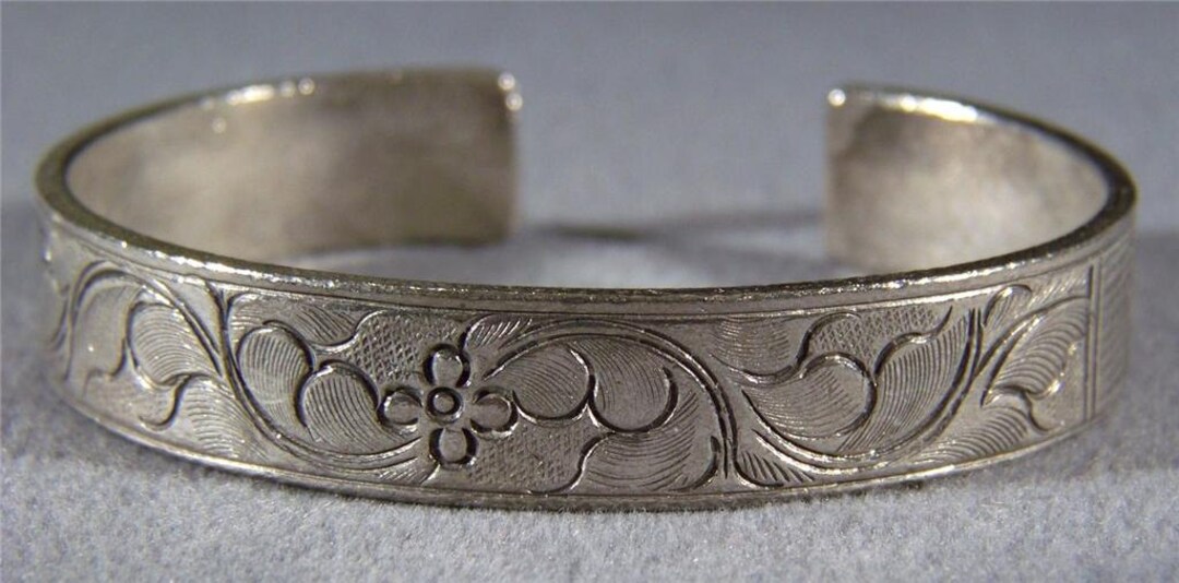 Vintage Silver Plated Bold Wide Fancy Etched Bangle Cuff Bracelet  display picture 1