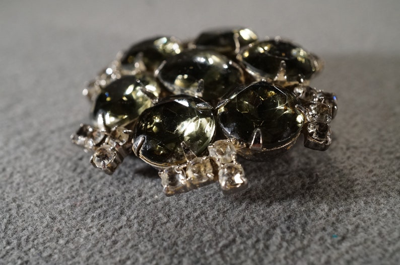 Vintage Silver Tone Pin Brooch 31 Prong Set Round Oval Glass Rhinestone Regal Round Setting Art Deco Style #2580