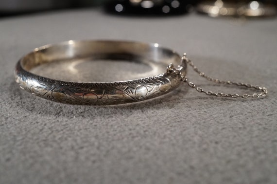 Silver design bracelet discount