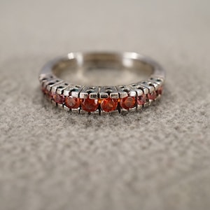 Vintage Wedding Band Stacker Design Ring Sterling Silver 10 Round Prong Set Garnet Classic Multi Stone Setting Collectable, Size 7