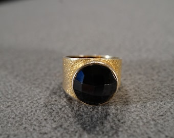 Vintage Sterling Silver Yellow Gold Overlay Eternity Style Band Ring Round Fancy Faceted Bezel Set Black Onyx Art Deco Style, Size 7