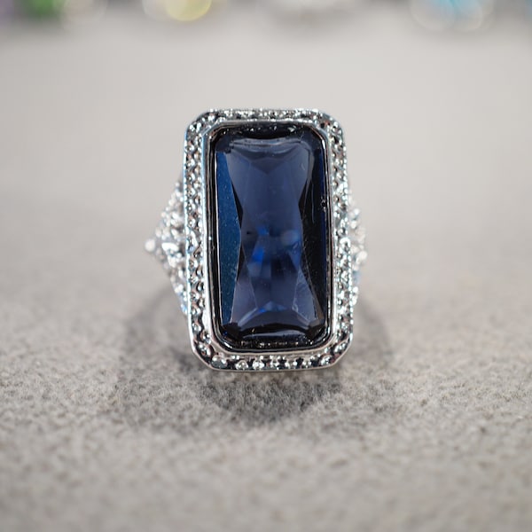 Vintage Silver Tone Band Ring Bold Rectangle Bezel Set Faceted Stone Sapphire Blue Colored Glass Stone Filigree Single Stone Setting, Size 7
