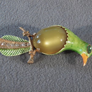 Vintage Yellow Gold Tone Enameled Multi Round Marquise Rhinestone Bold Bird Jelly Belly Style Pin Brooch