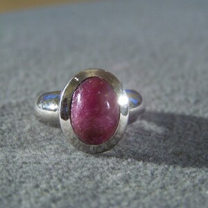 Vintage Sterling Silver Fancy Domed Oval Bezel Set Opaque Ruby Bold Band Ring, Size 9 W        **RL
