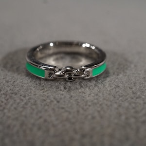 Vintage Silver Tone Wedding Band Ring Green Enameled Love Knot Style Stacker Eternity Design, Size 8