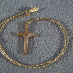 Vintage  12 K Yellow Gold Filled fancy etched  Cross pendant Charm  Necklace Chain     W