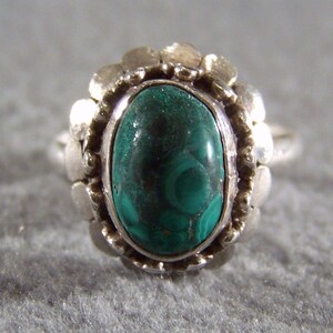 Vintage Sterling Silver Big Green Agate Filigree Ring