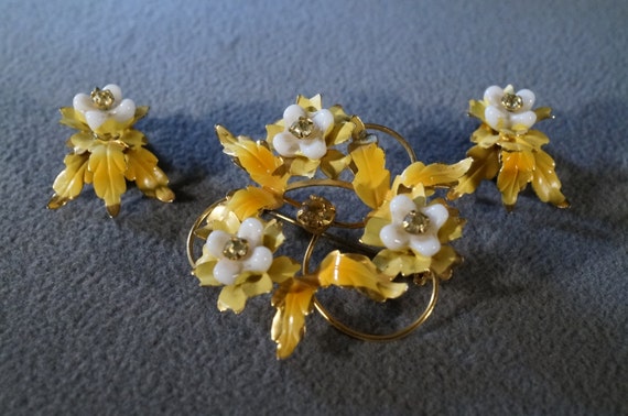 Floral White and Yellow Brooch Set Vintage Yellow Pansy Flower Brooch Pin & Clip on Earring Set  main image 3
