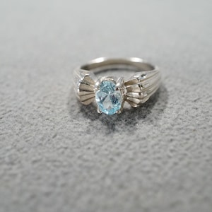 Vintage Wedding Band Stacker Design Ring Sterling Silver Oval Prong Set Blue Topaz Raised Relief Single Stone Setting Collectable, Size 6