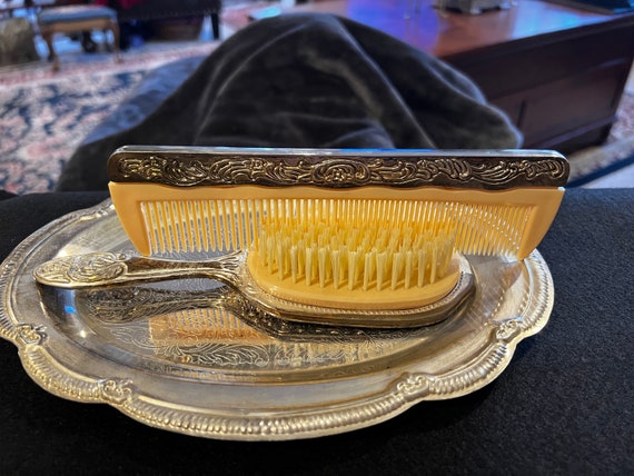 Vintage Silver Plate Vanity Dresser Set Matching Hand Mirror  display picture 2