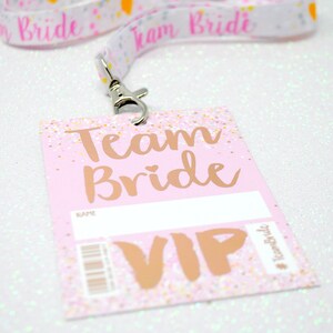 Rose Gold Team Braut Henne Partei VIP-Pass Schlüsselbänder - Team Braut Henne zu tun ~ Bachelorette Gastgeschenke und Zubehör