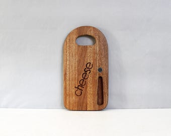 Vintage Käsebrett Schneidebrett aus Holz Mid Century Typografie 1980er Jahre