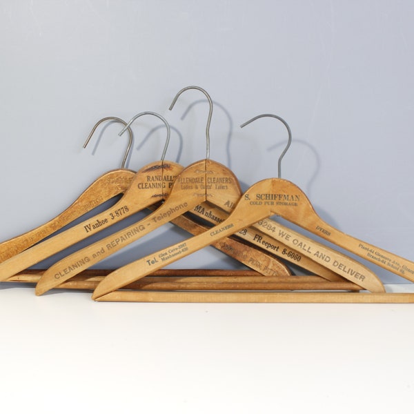 Set van 4 vintage houten reclamehangers New York