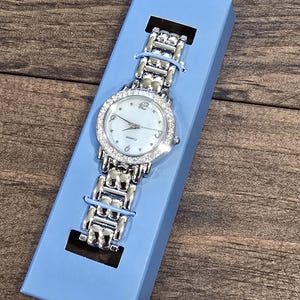 Avon Watch - Etsy display picture 3
